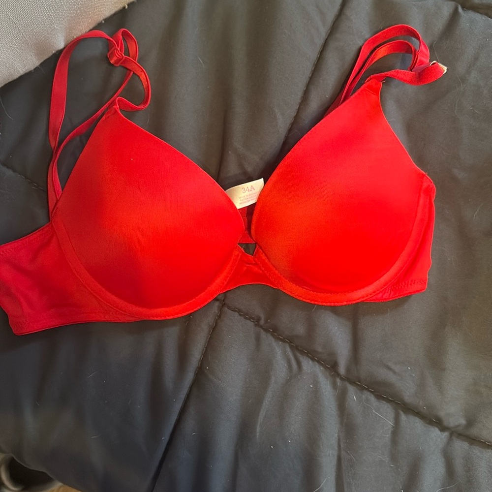 34A pink bra